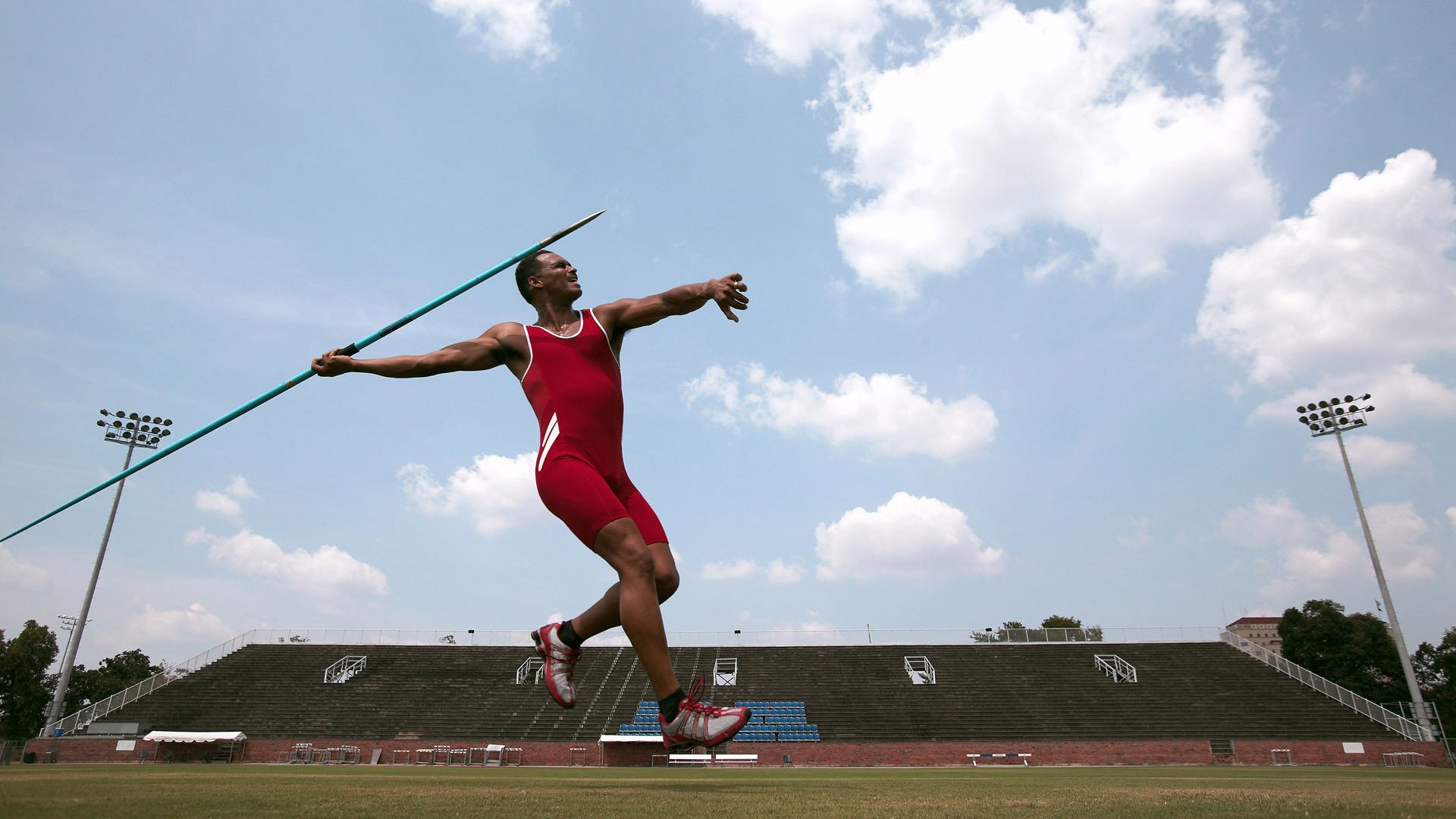 _国际耐力赛:跑者挑战极限距离_,耐力跑及格线成绩